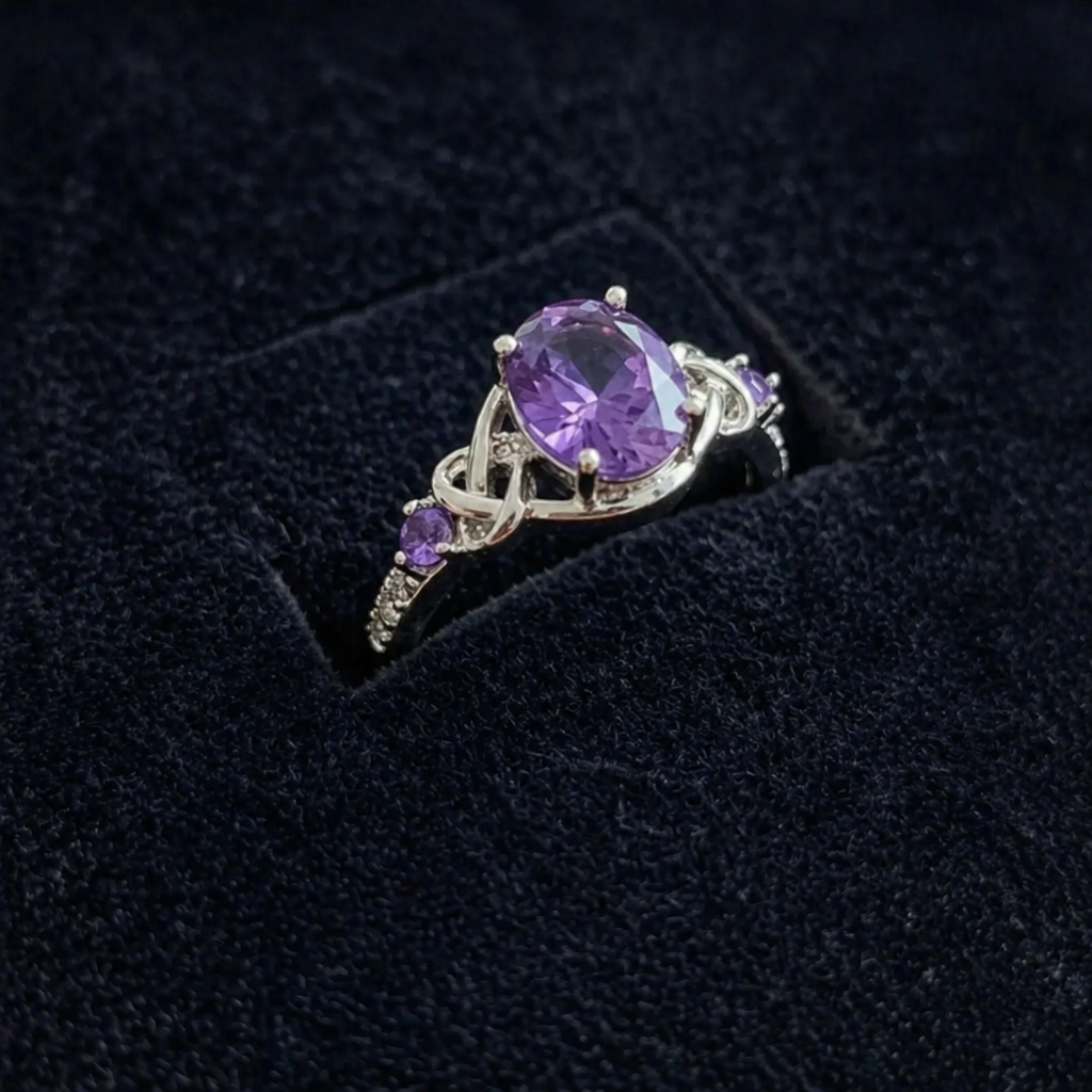 Eleganter Amethyst Ring aus Weißgold mit Knoten