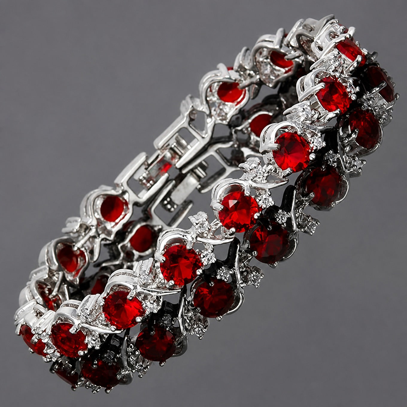 Elegantes Rubinreben-Armband aus Weißgold