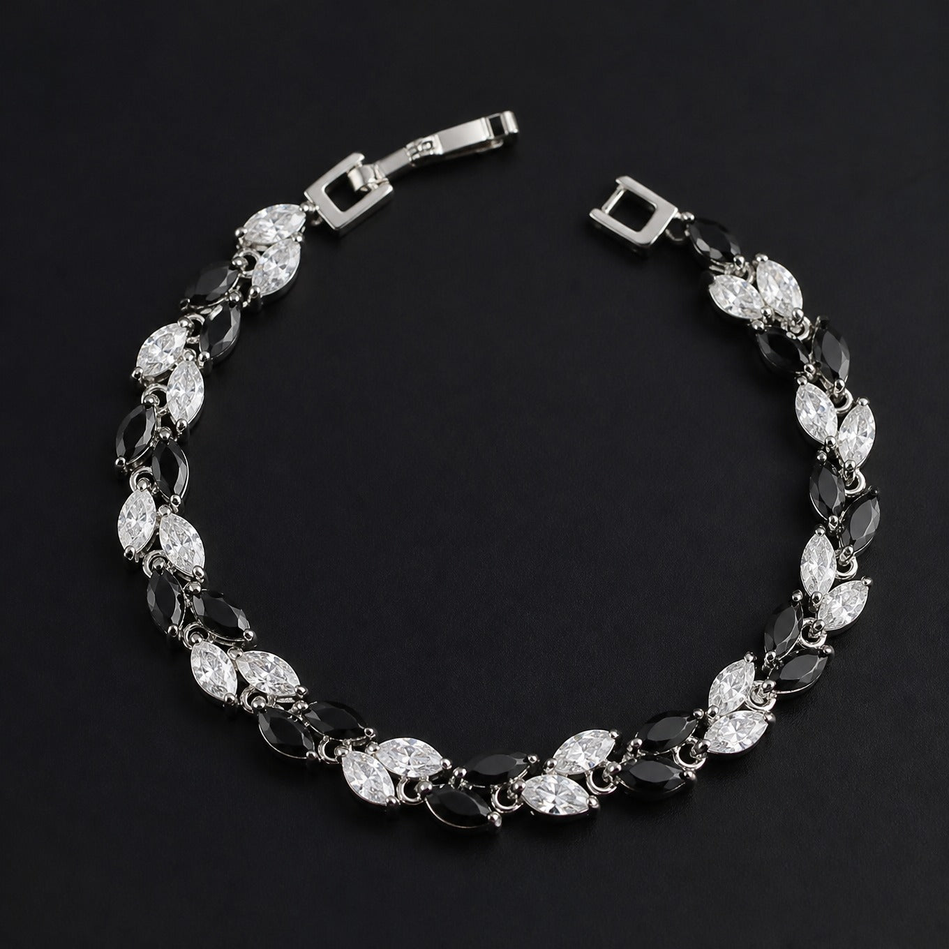 Elegantes Armband aus synthetischem Zirkon in Weizenblatt-Design