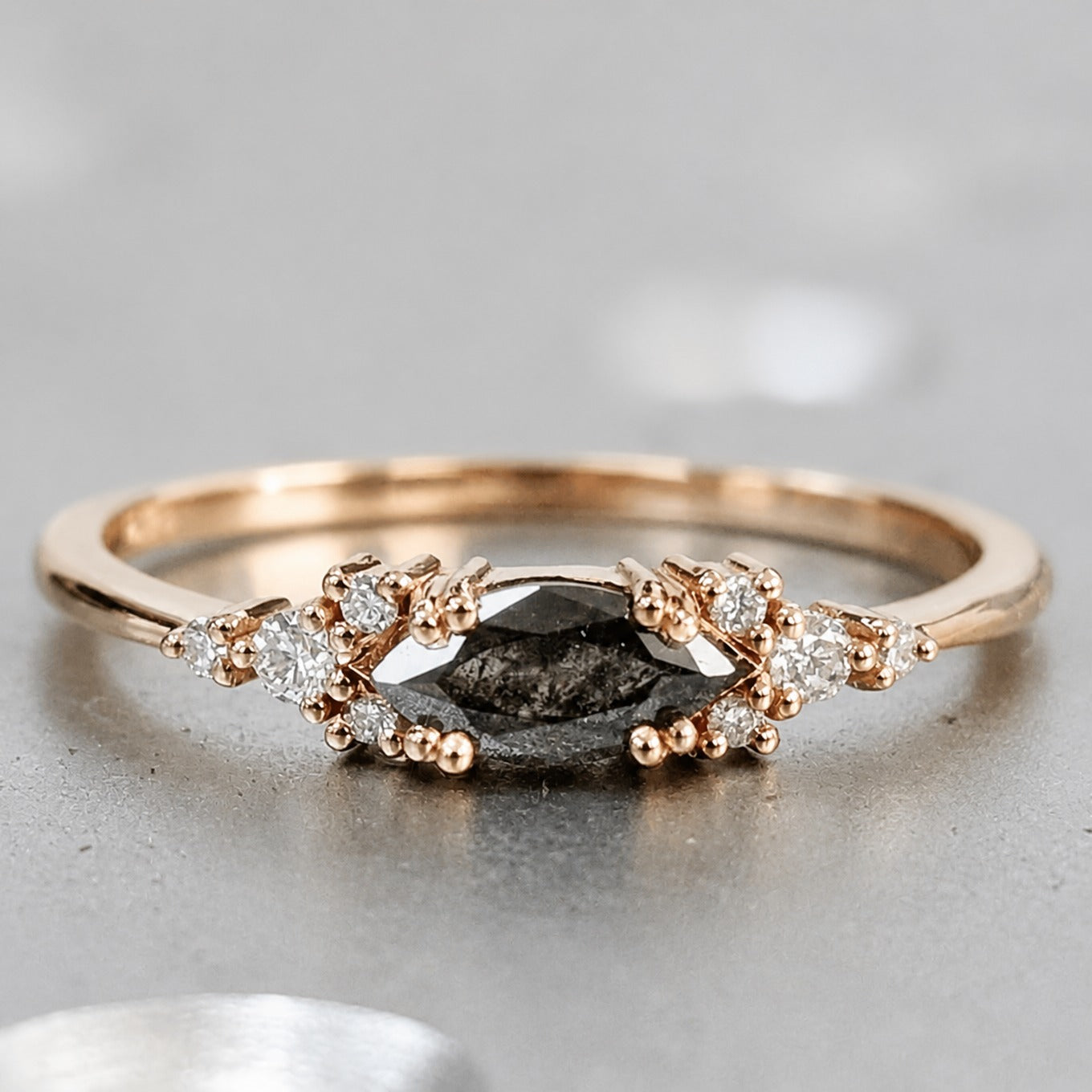 Eleganter Ring aus Roségold