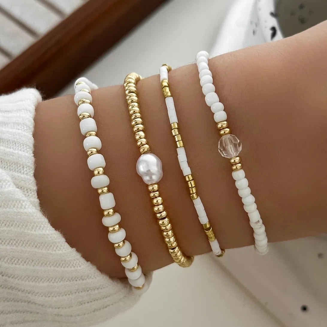 Goldene Perlenakzent-Armbandset aus 4 Stück