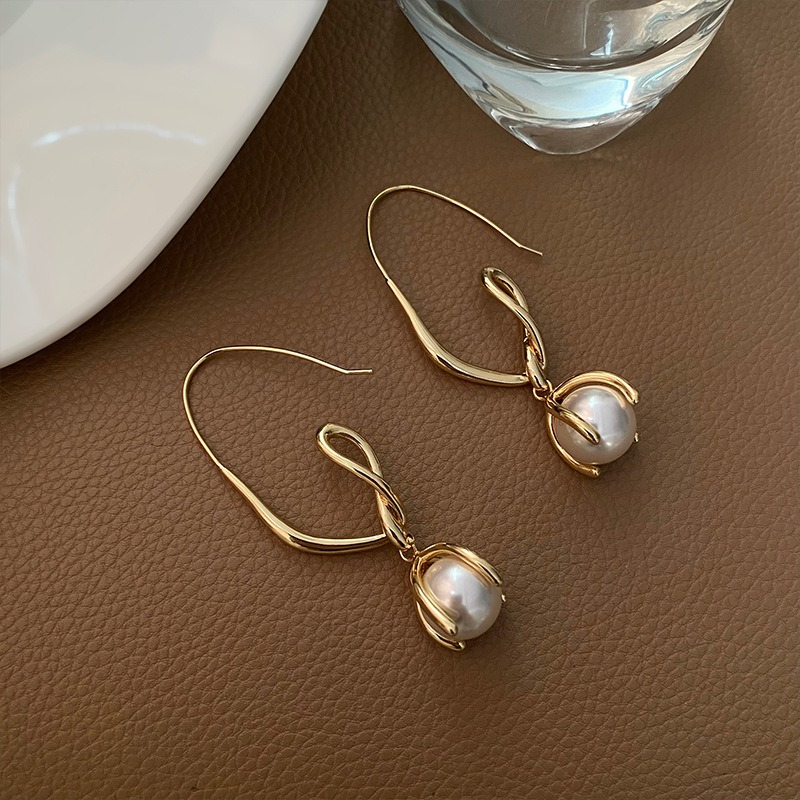 Elegante Goldperlenohrringe