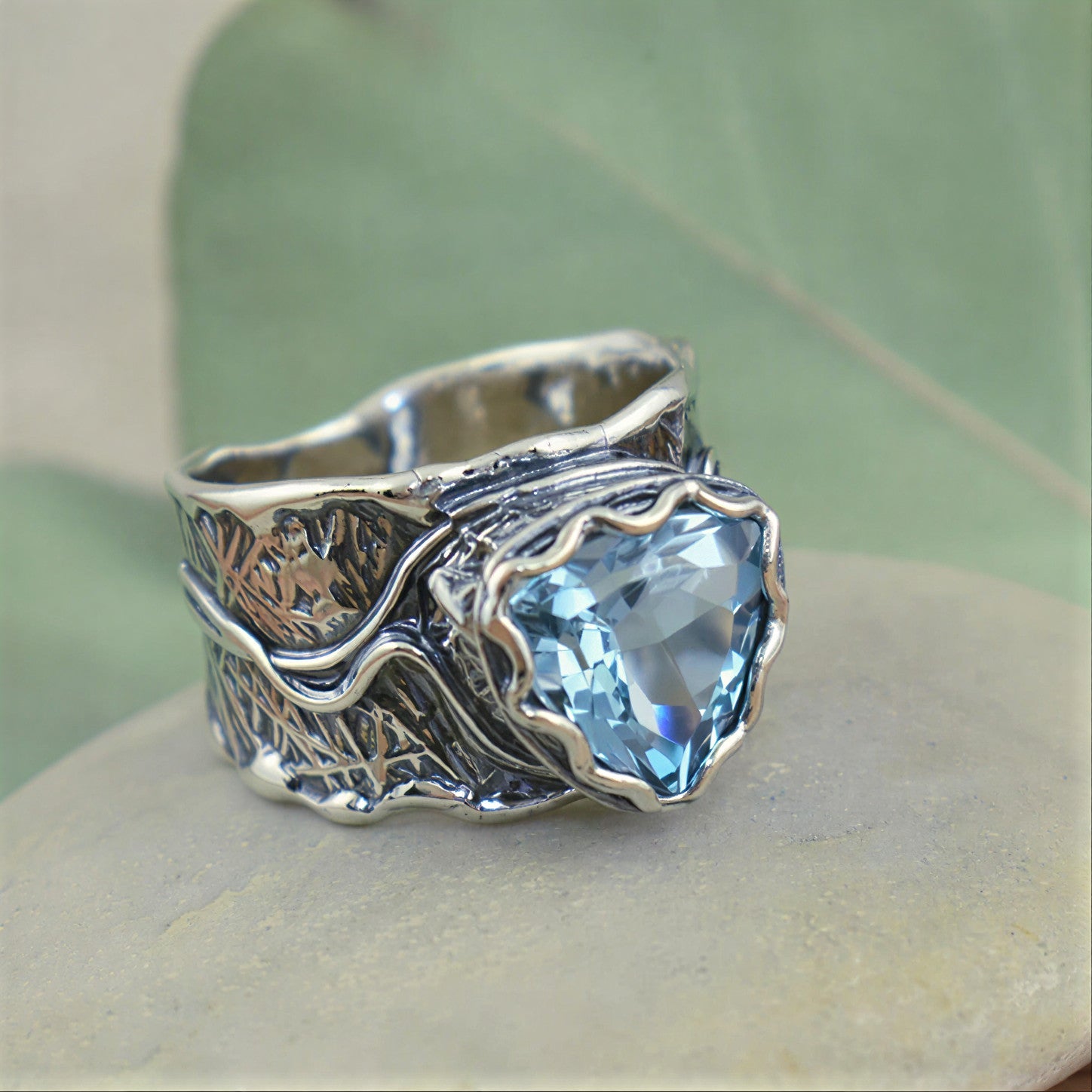 Blauer Topas Statement-Ring
