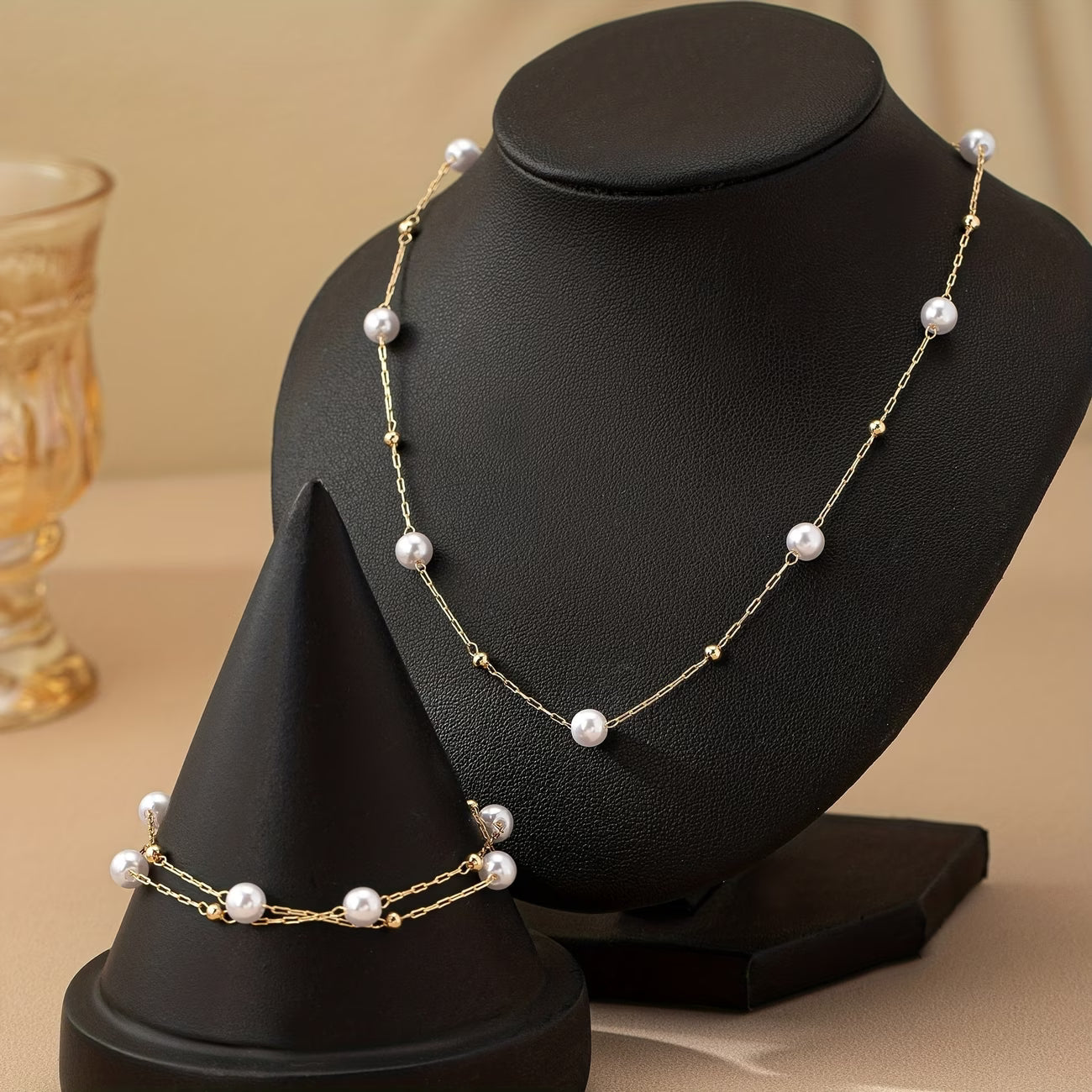 Zierliches Perlenketten-Schmuckset