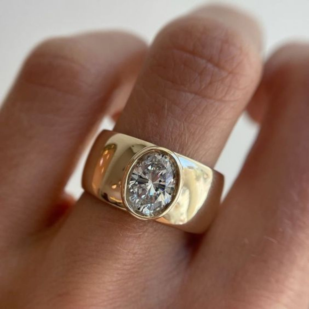 Exclusive Vintage Gold Ring with Sparkling Zirconia