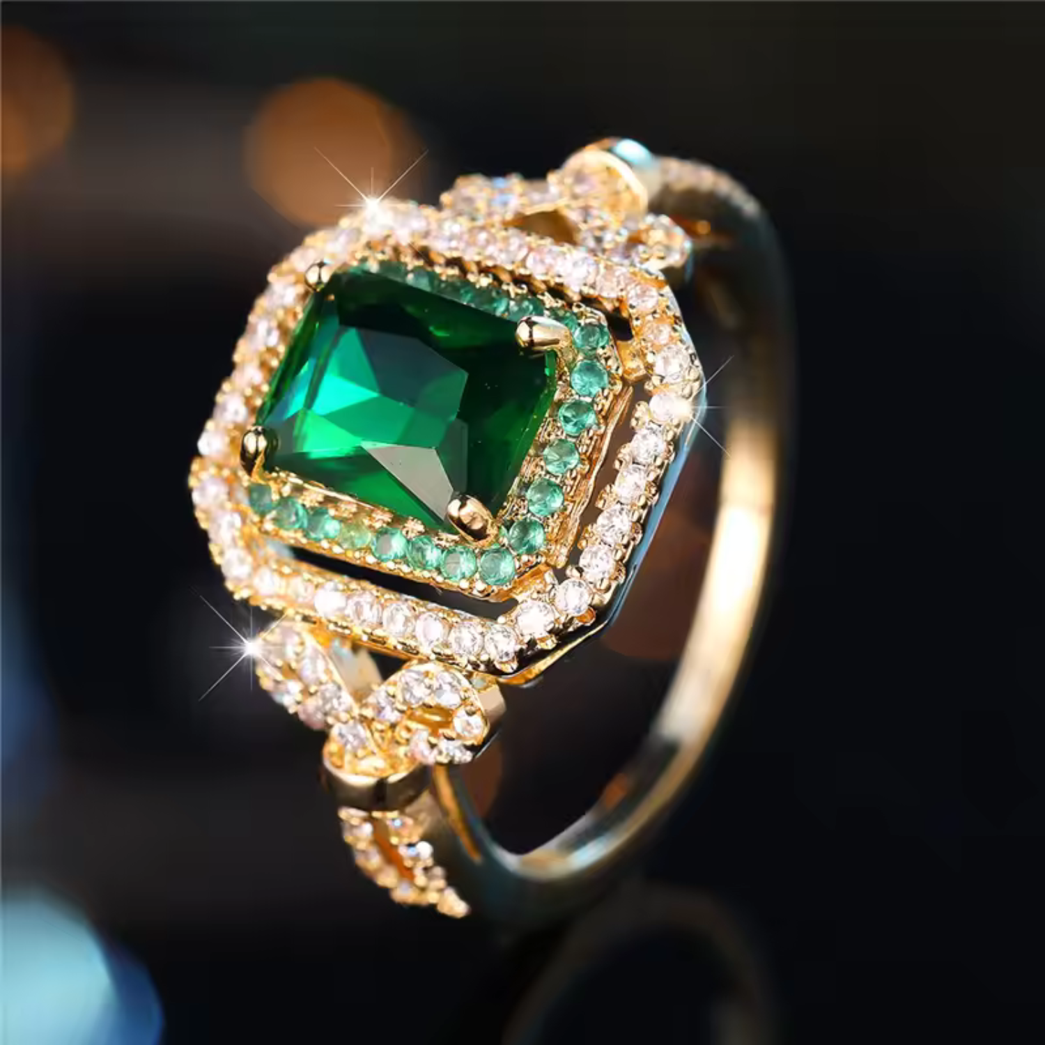 Luxe Smaragd Halo Statement Ring