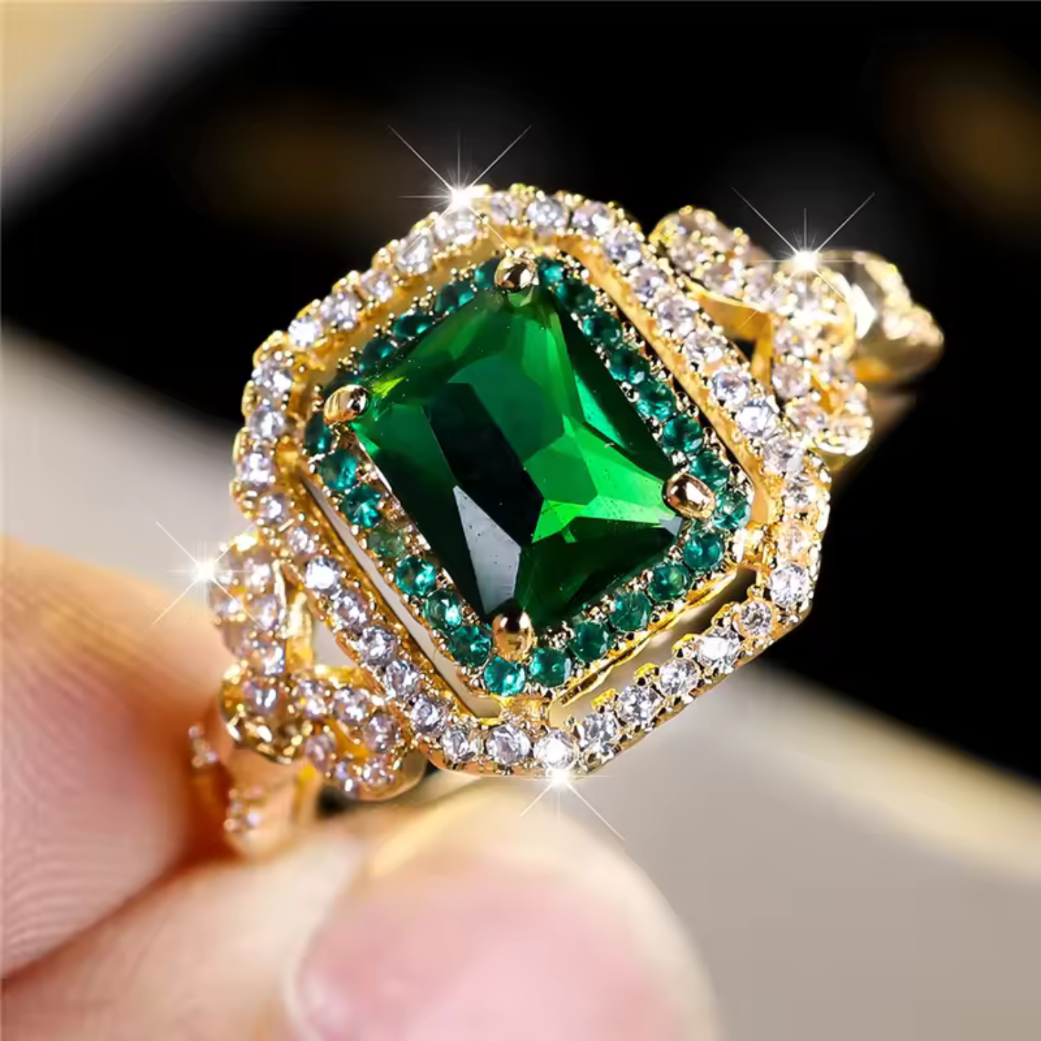 Luxe Smaragd Halo Statement Ring