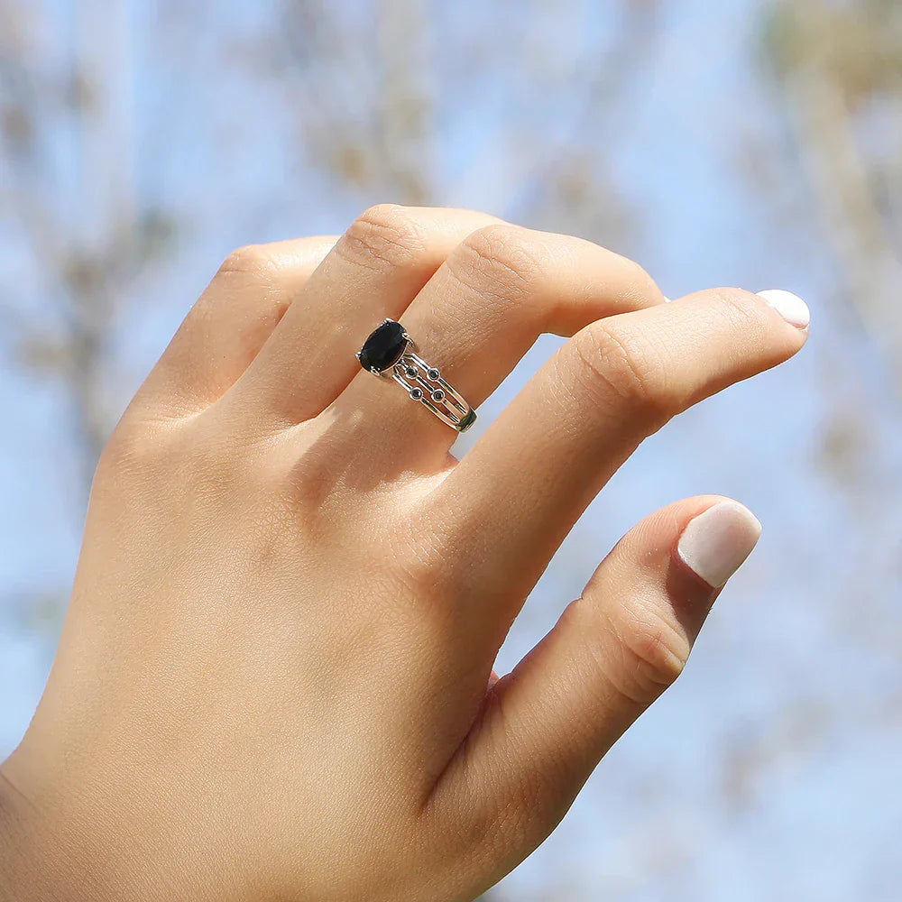 Eleganter schwarzer Zirkonia Schönheitsring