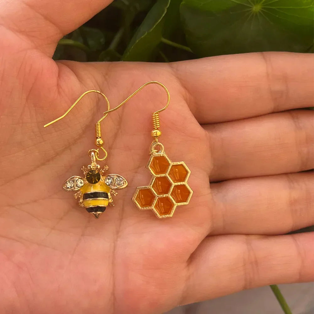 Goldene Bienen- und Honigwaben-Kristallohrringe