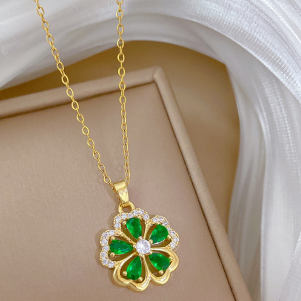 Gold Green Clover Crystal Pendant Necklace