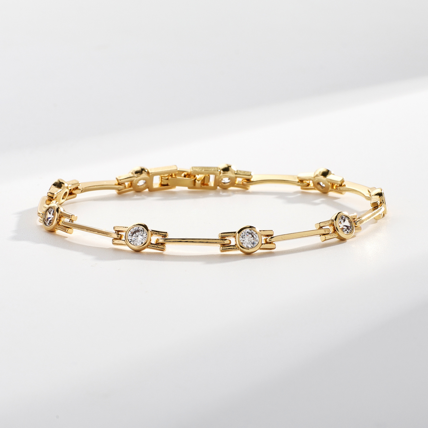 Sophisticated Gold Bracelet with Sparkling Zirconias