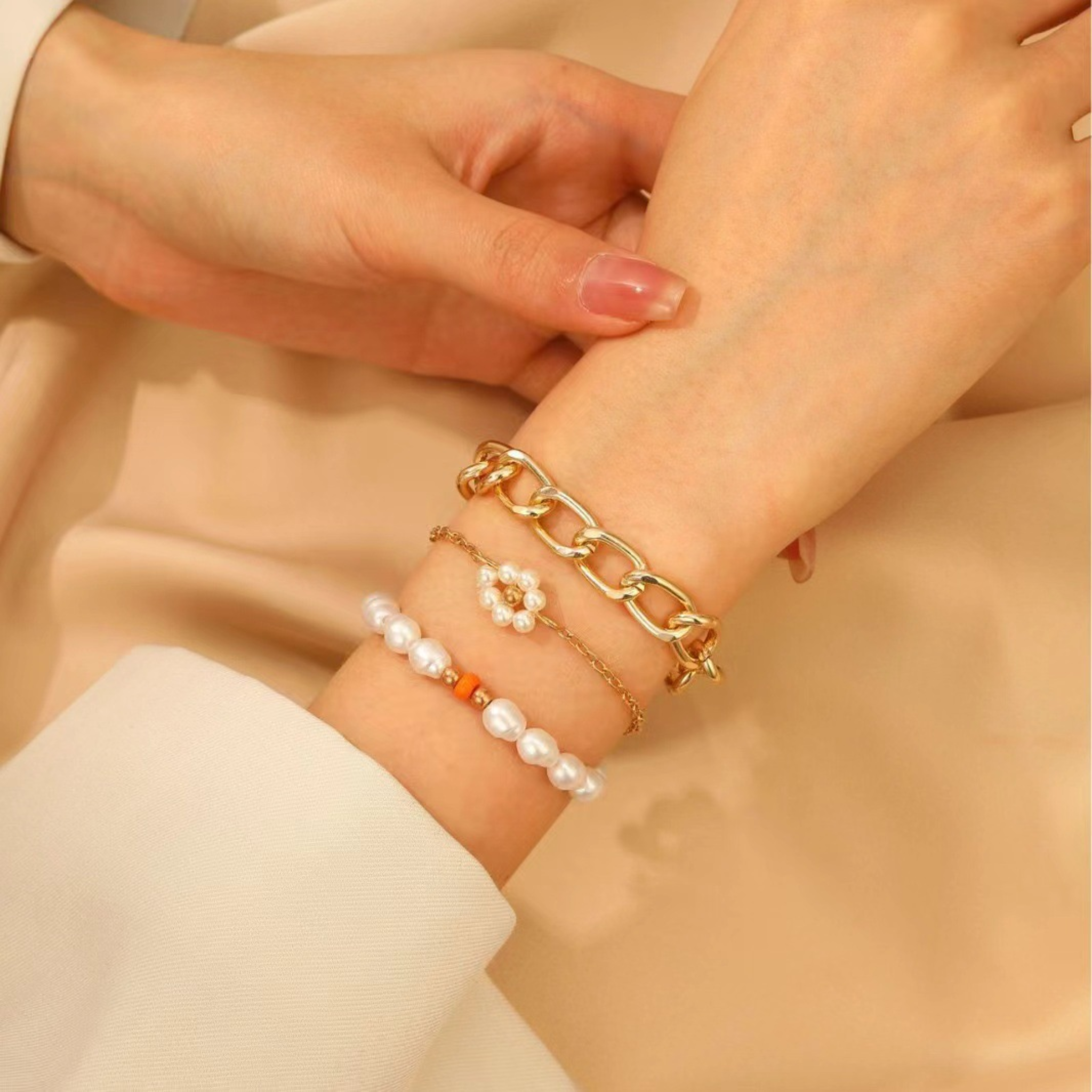 Set von Daisy Perlenarmbändern