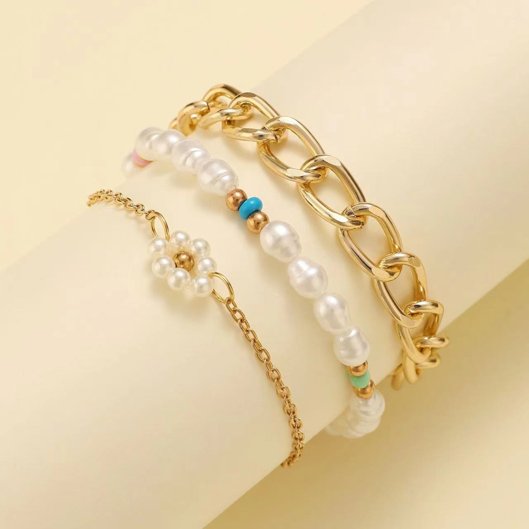 Set von Daisy Perlenarmbändern