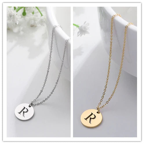 Elegante Goldbuchstaben-Anhänger-Halskette