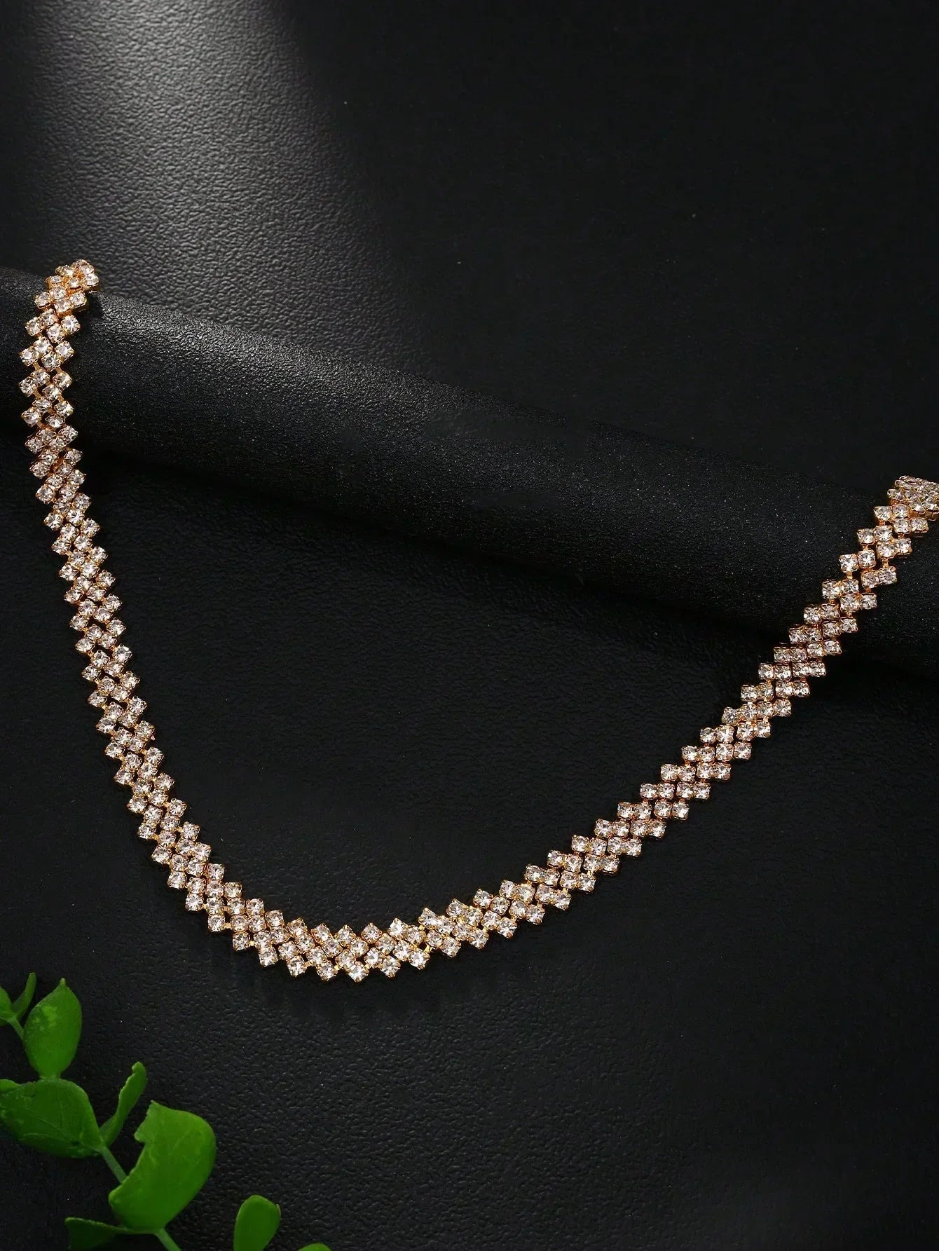 Elegantes Strass-Halsband