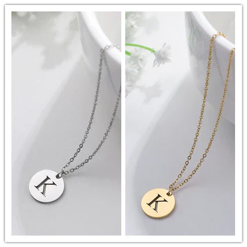 Elegante Goldbuchstaben-Anhänger-Halskette