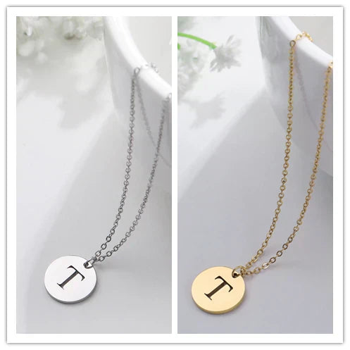 Elegante Goldbuchstaben-Anhänger-Halskette