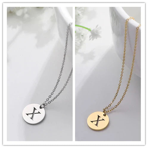 Elegante Goldbuchstaben-Anhänger-Halskette