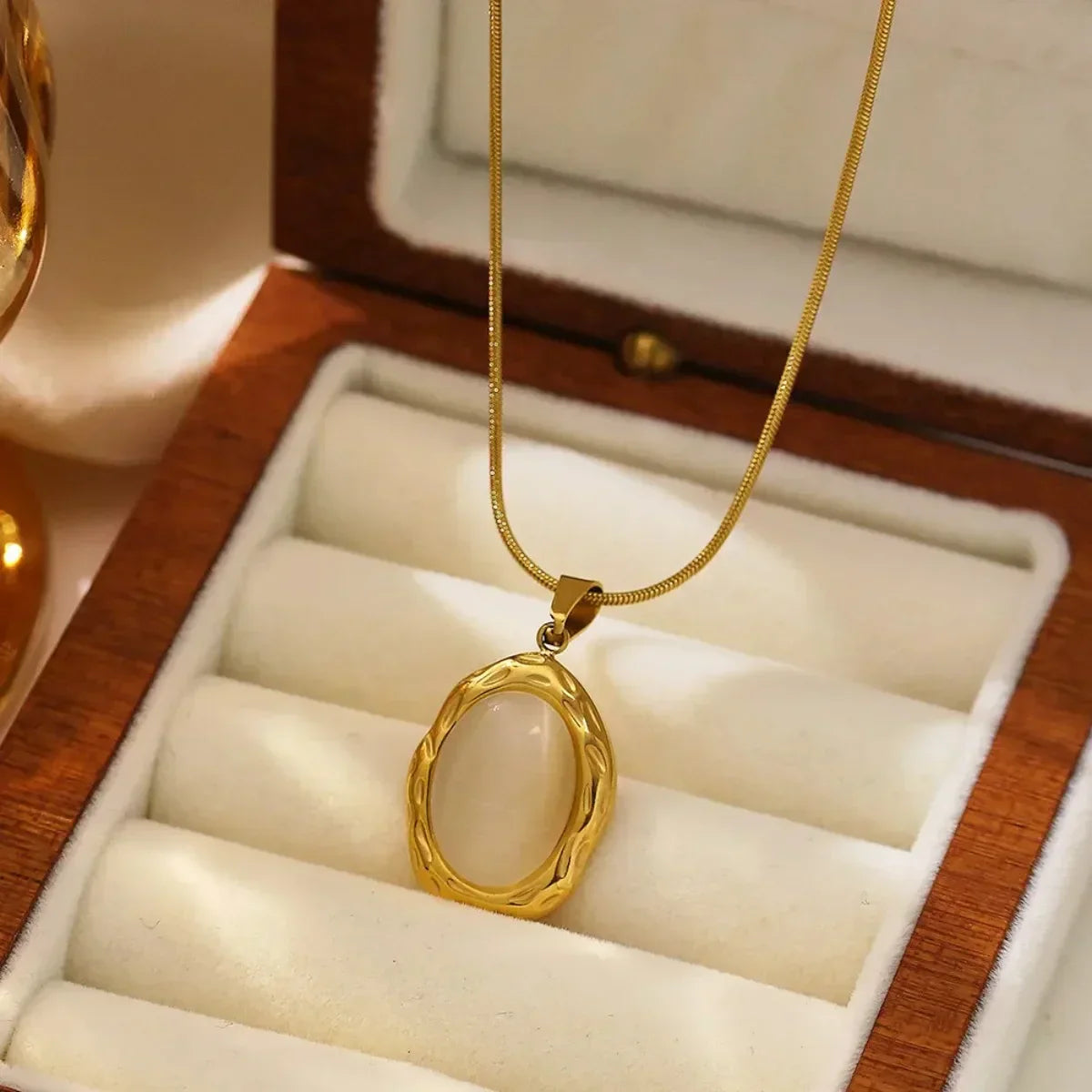 Goldplattierte ovale Cat-Eye-Opal-Halskette