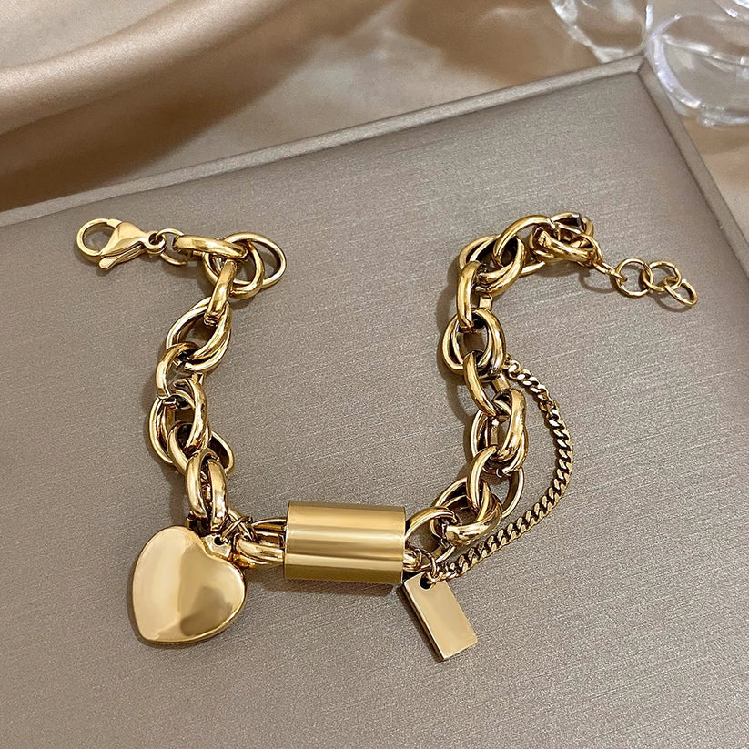 Zeitloses Armband aus Weißgold mit Herzform
