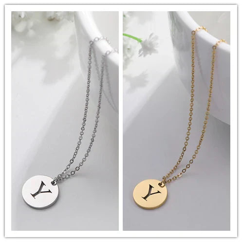 Elegante Goldbuchstaben-Anhänger-Halskette