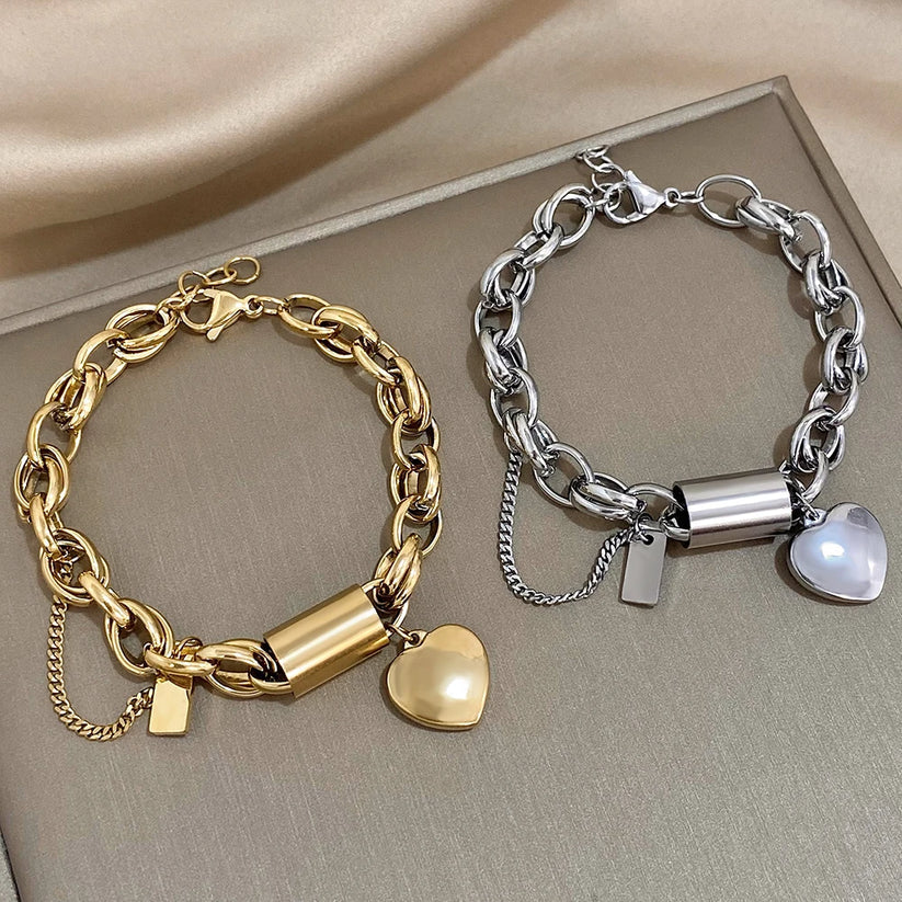 Zeitloses Armband aus Weißgold mit Herzform