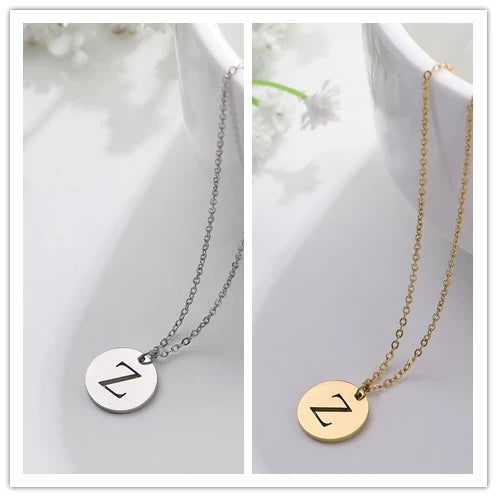 Elegante Goldbuchstaben-Anhänger-Halskette