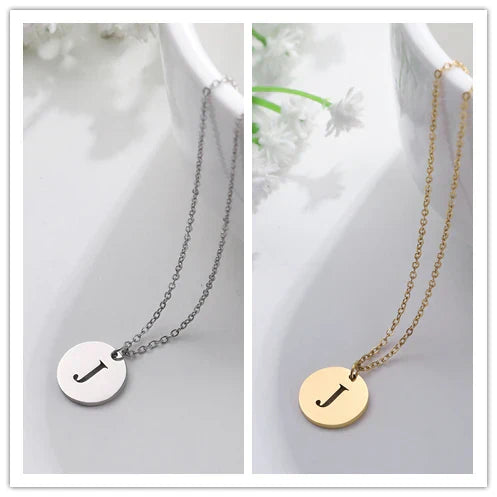 Elegante Goldbuchstaben-Anhänger-Halskette