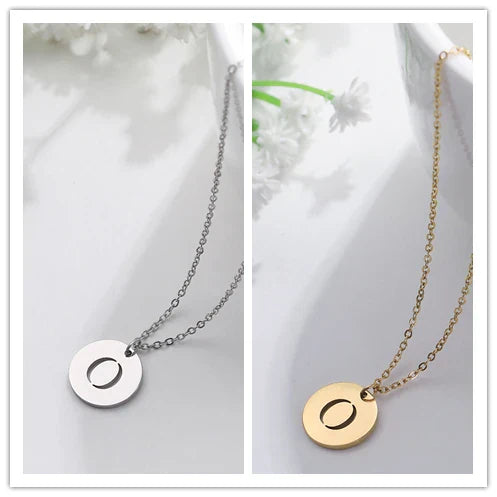 Elegante Goldbuchstaben-Anhänger-Halskette