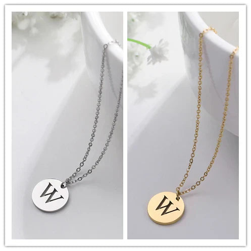 Elegante Goldbuchstaben-Anhänger-Halskette