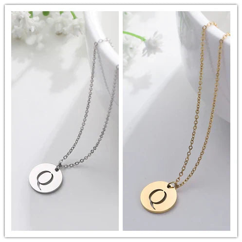 Elegante Goldbuchstaben-Anhänger-Halskette