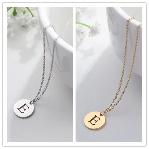 Elegante Goldbuchstaben-Anhänger-Halskette