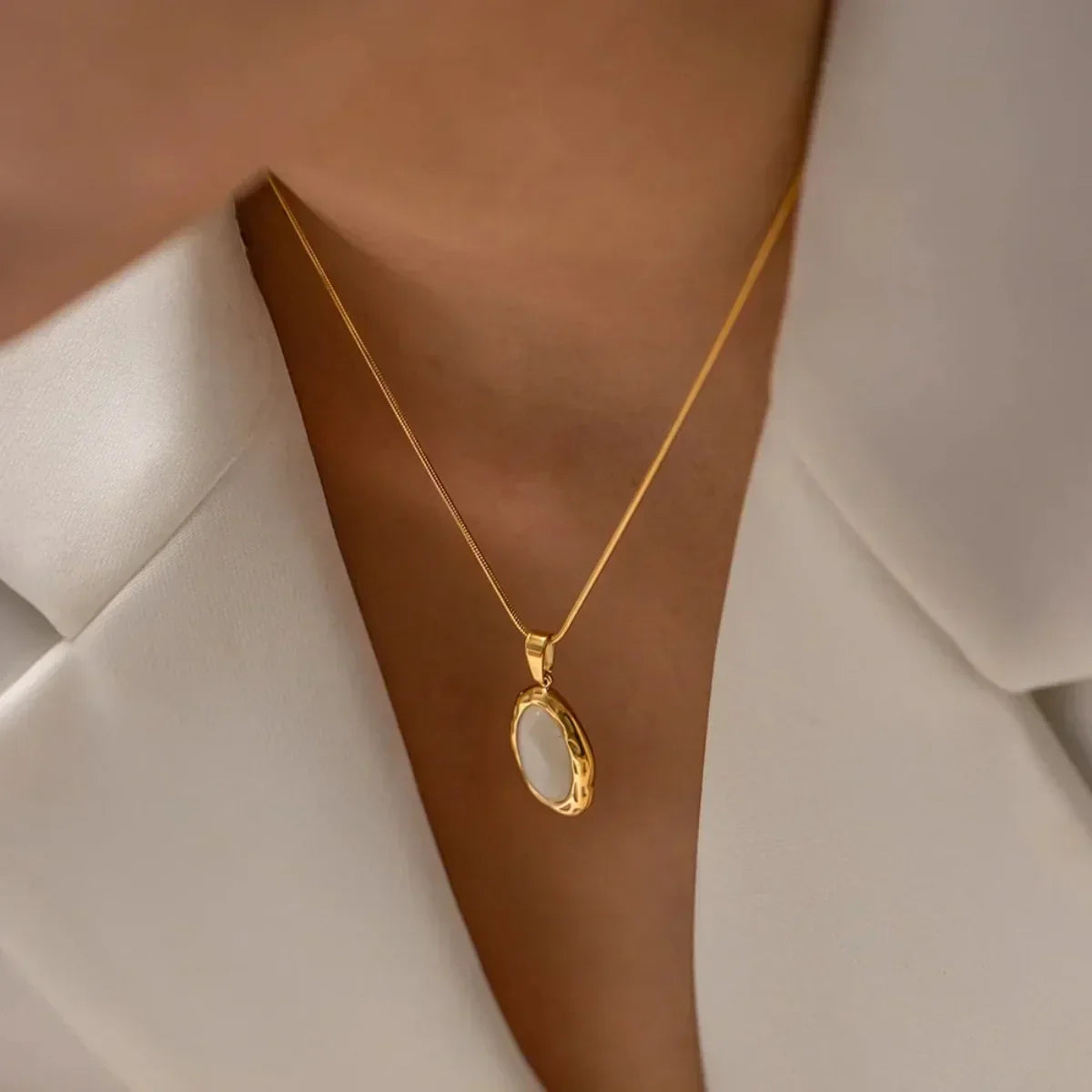 Goldplattierte ovale Cat-Eye-Opal-Halskette