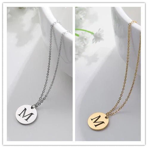 Elegante Goldbuchstaben-Anhänger-Halskette