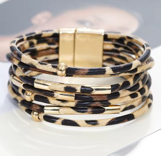 Elegantes breites mehrlagiges Boho-Wickelarmband