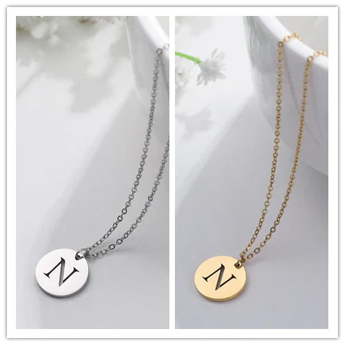Elegante Goldbuchstaben-Anhänger-Halskette