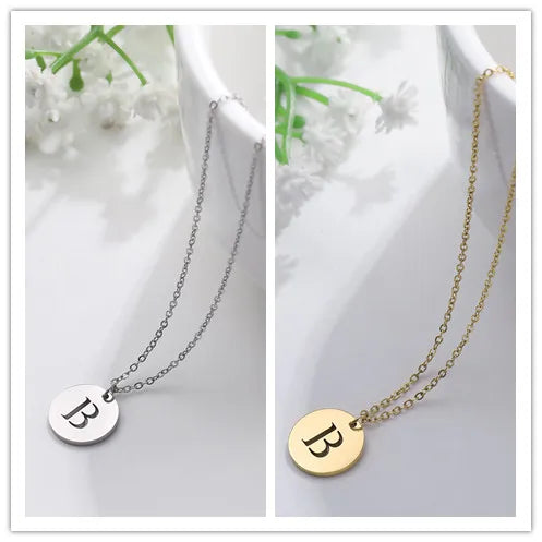 Elegante Goldbuchstaben-Anhänger-Halskette