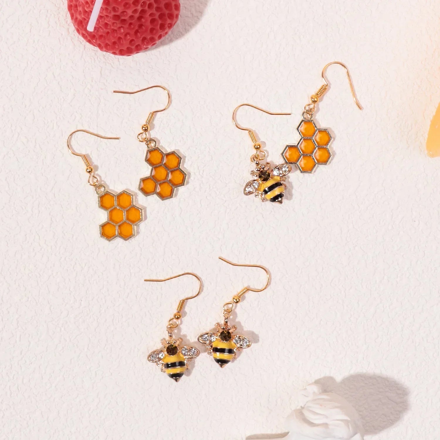 Goldene Bienen- und Honigwaben-Kristallohrringe