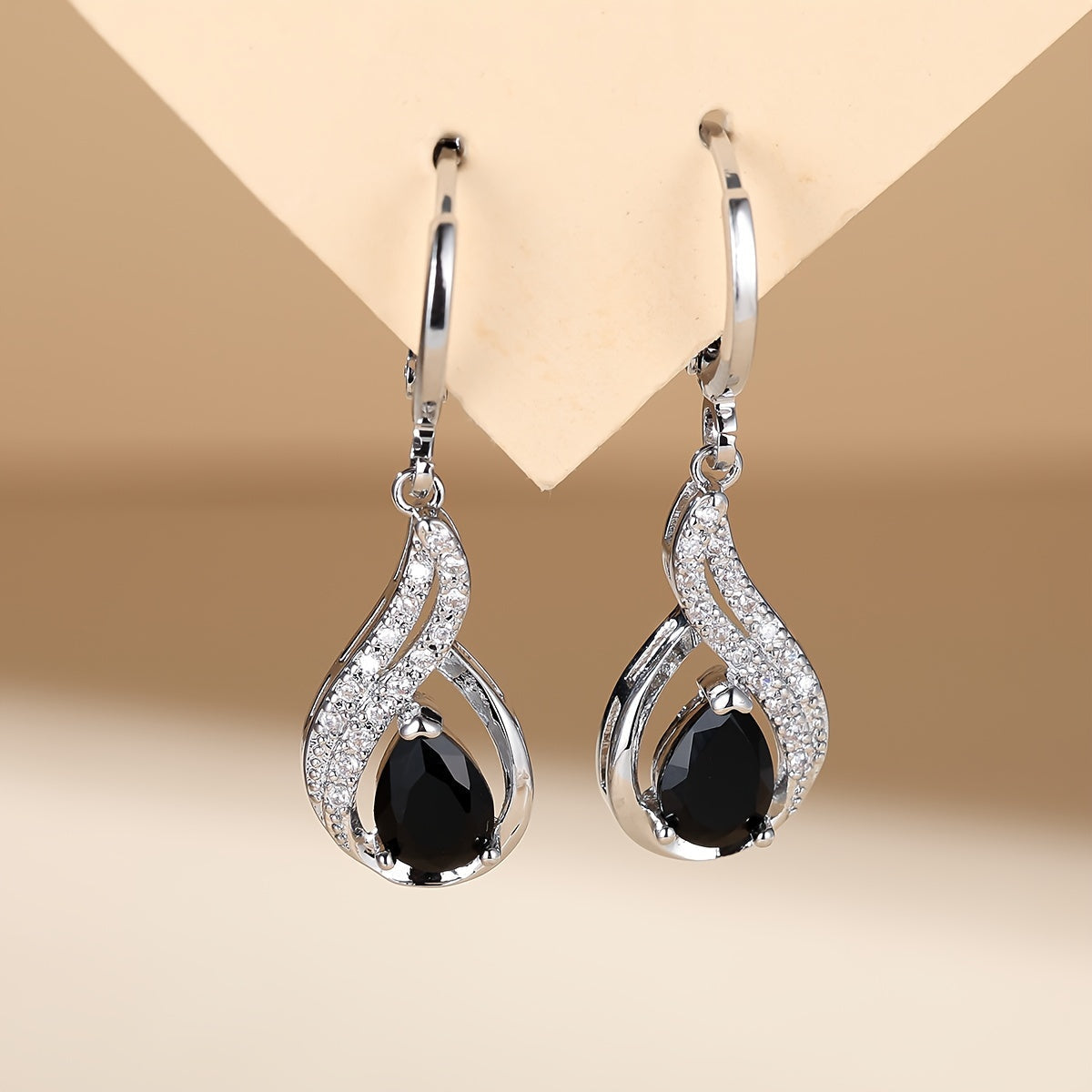 Elegante Wassertröpfchen-Zirkonia-Ohrringe
