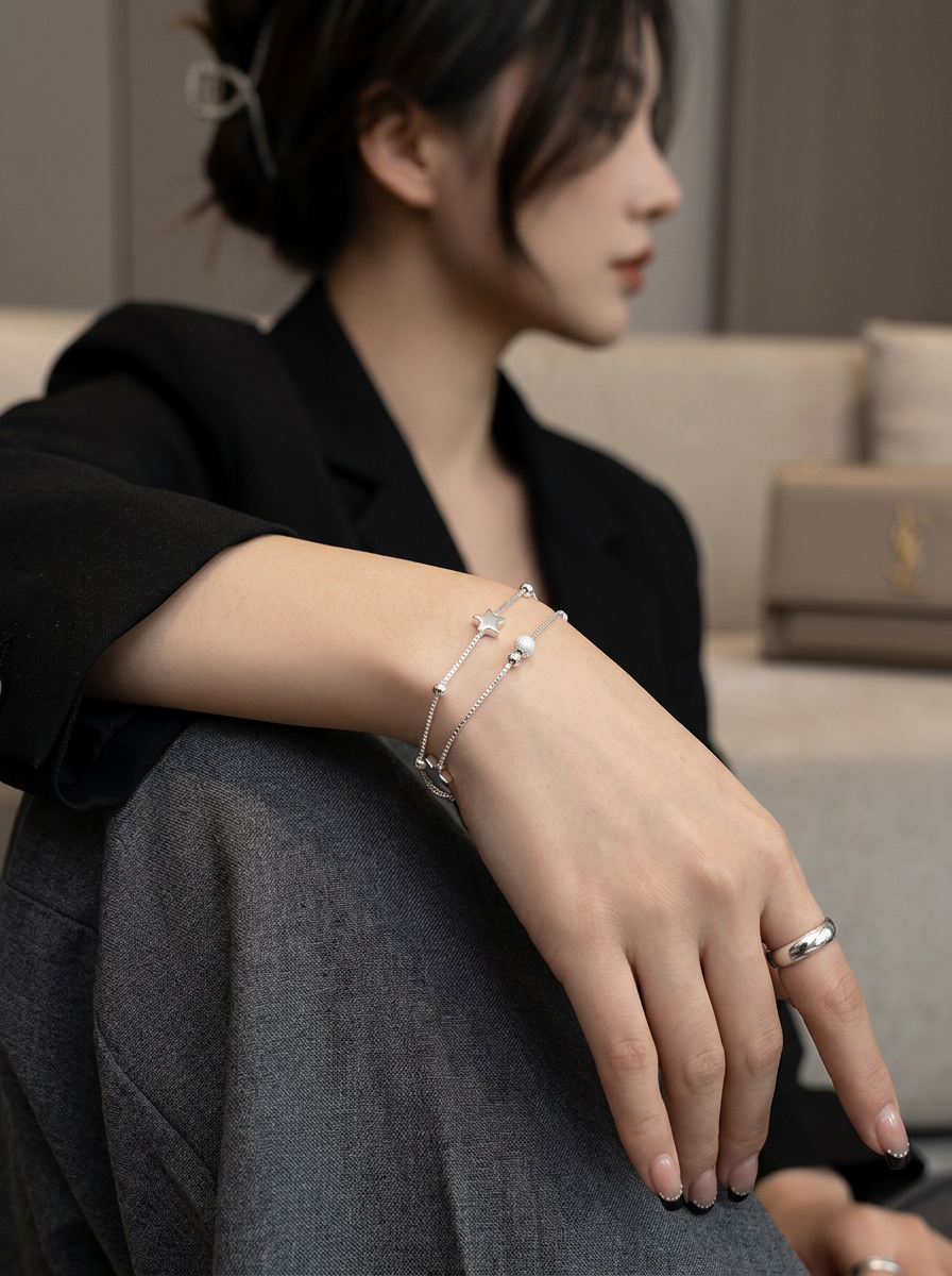 Elegantes Silberarmband mit Sternen