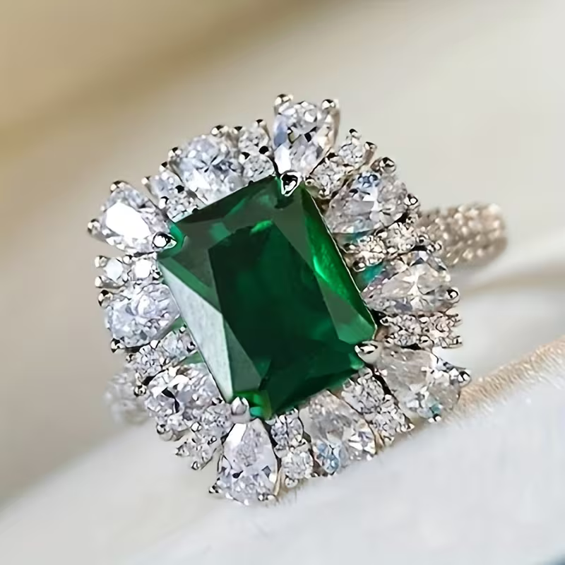 Smaragd-Zirkonia-Halo-Ring