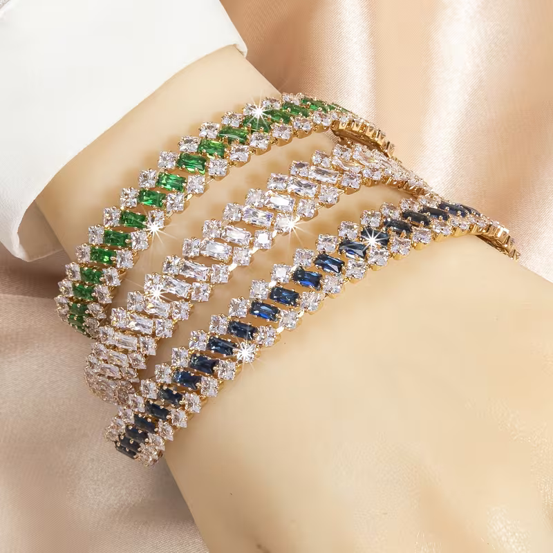 Elegantes Smaragd-Gold-Luxusarmband
