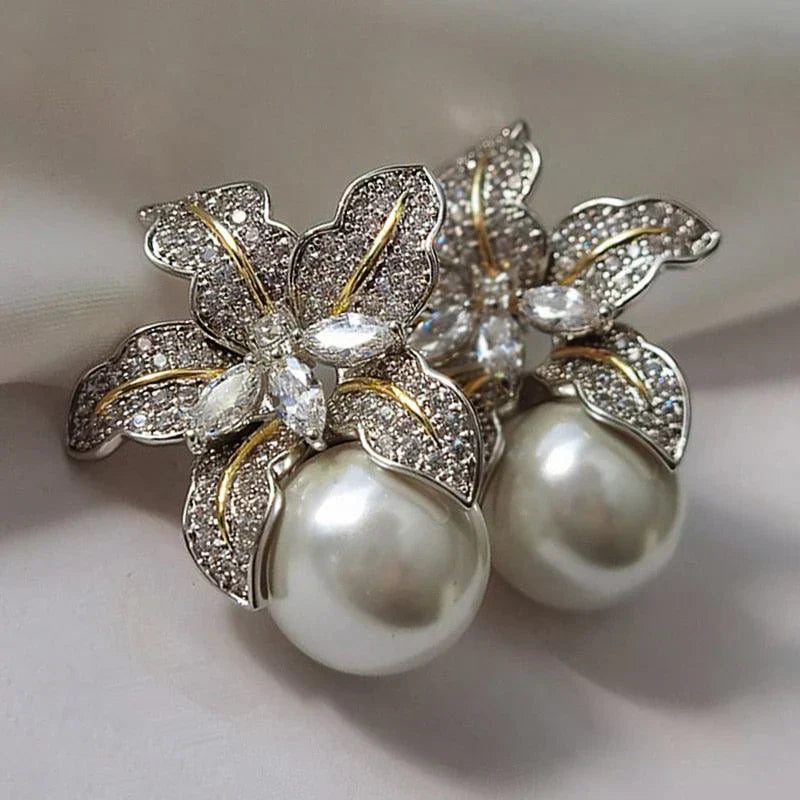 Exquisite Blumenperlenohrringe