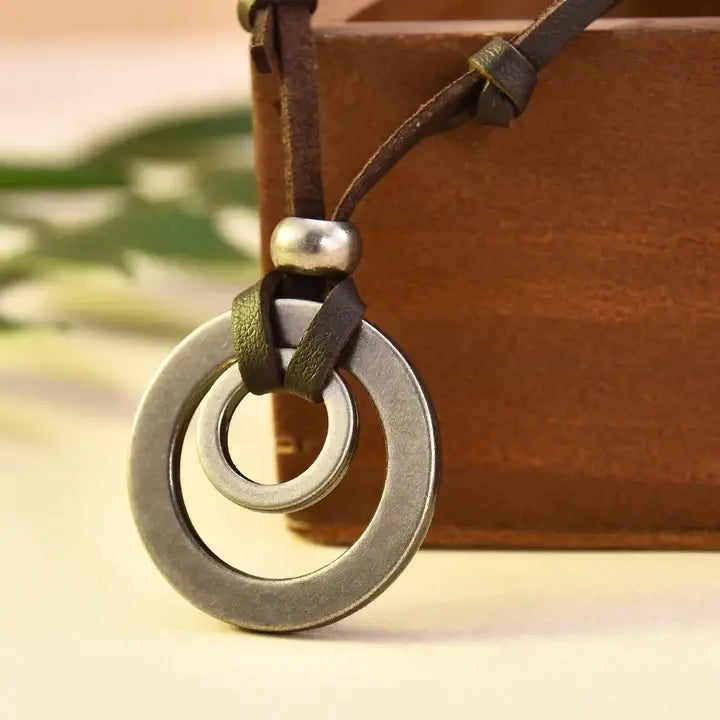 Silberne Vintage-Stil Lederkette