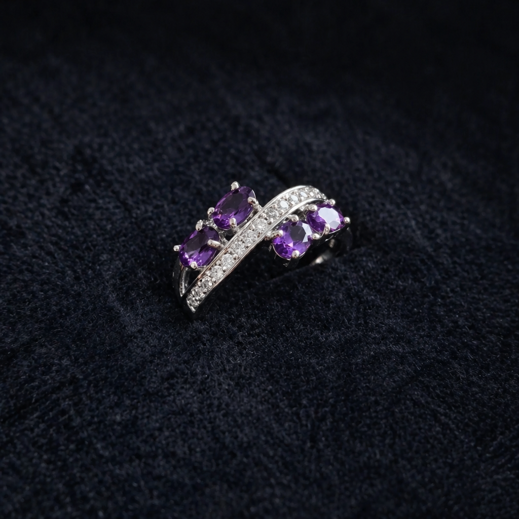 Eleganter Lavendel Akzent Ring aus Weißgold