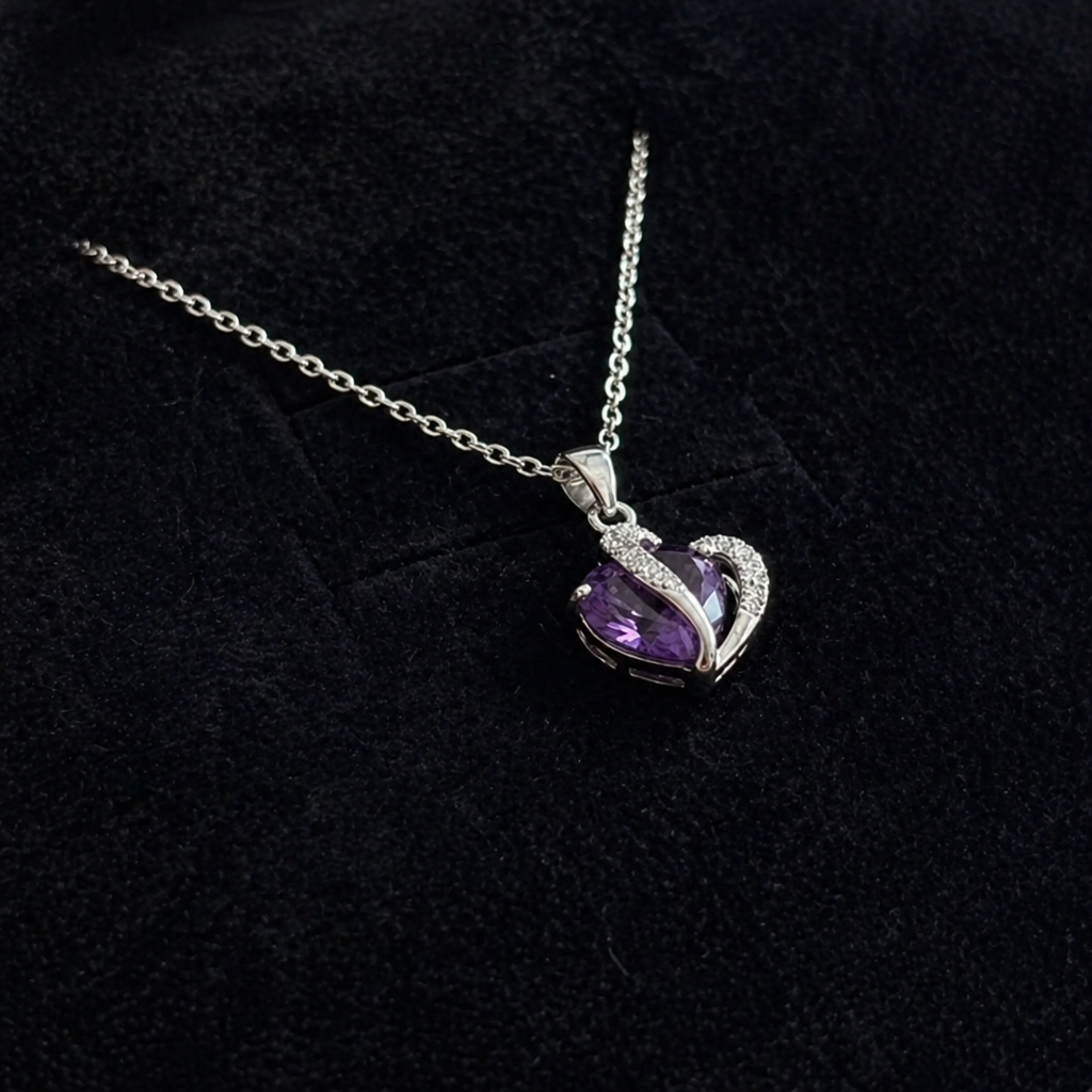 Elegante Amethyst-Herz-Halskette aus Weißgold