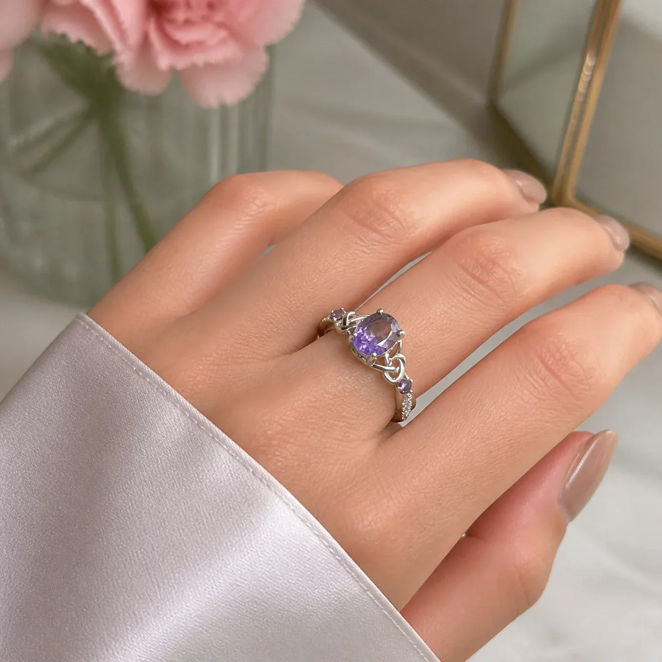 Eleganter Amethyst Ring aus Weißgold mit Knoten