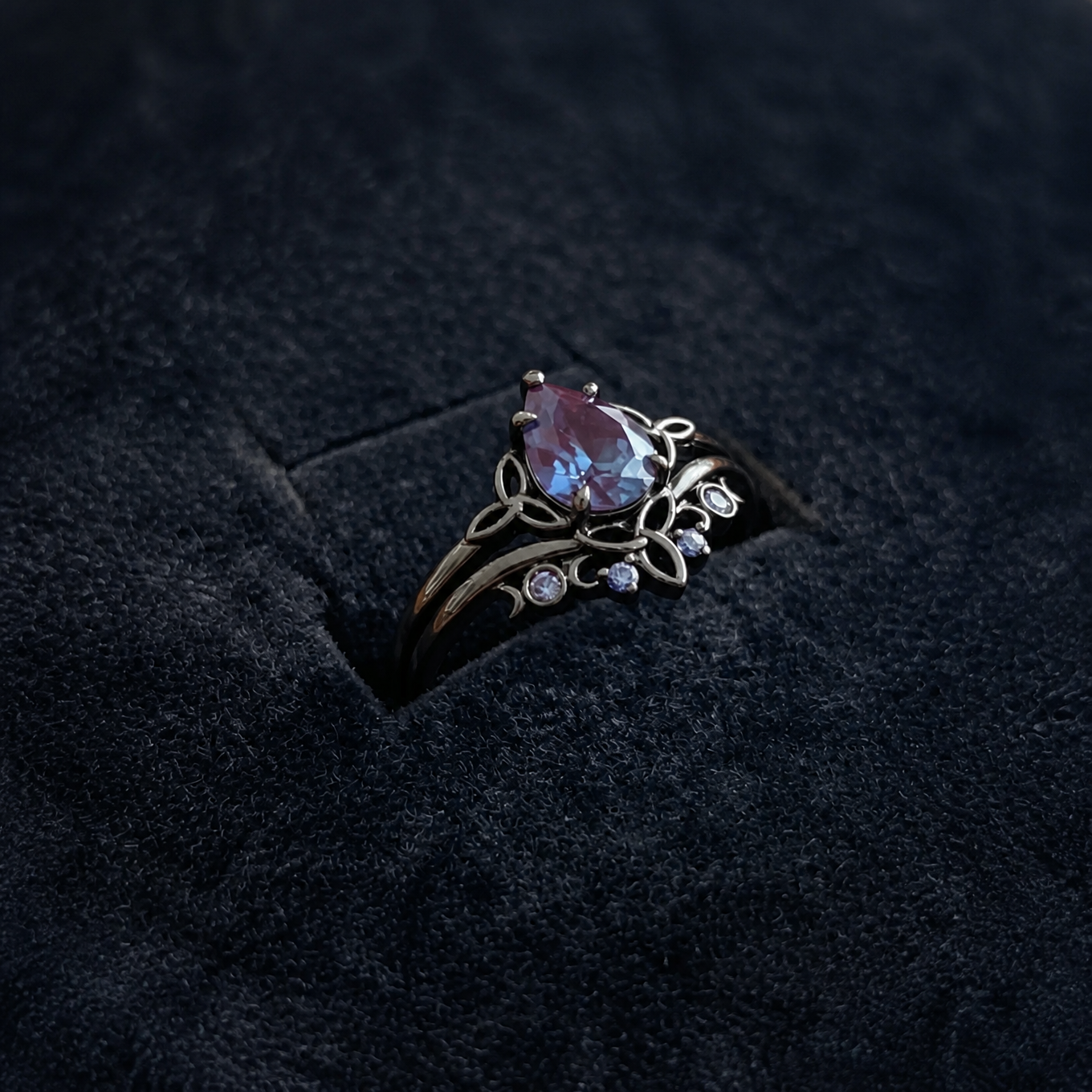 Eleganter Amethyst-Schicht-Goldring