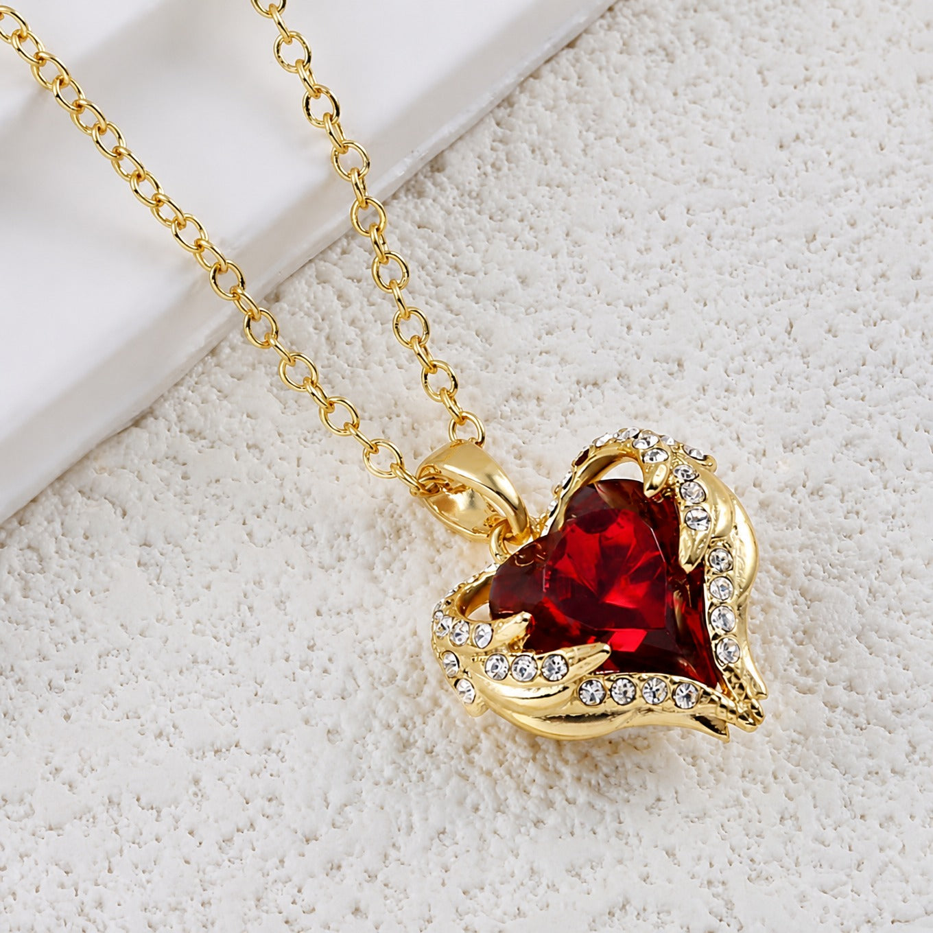 Elegante Rubin Herz Gold Halskette