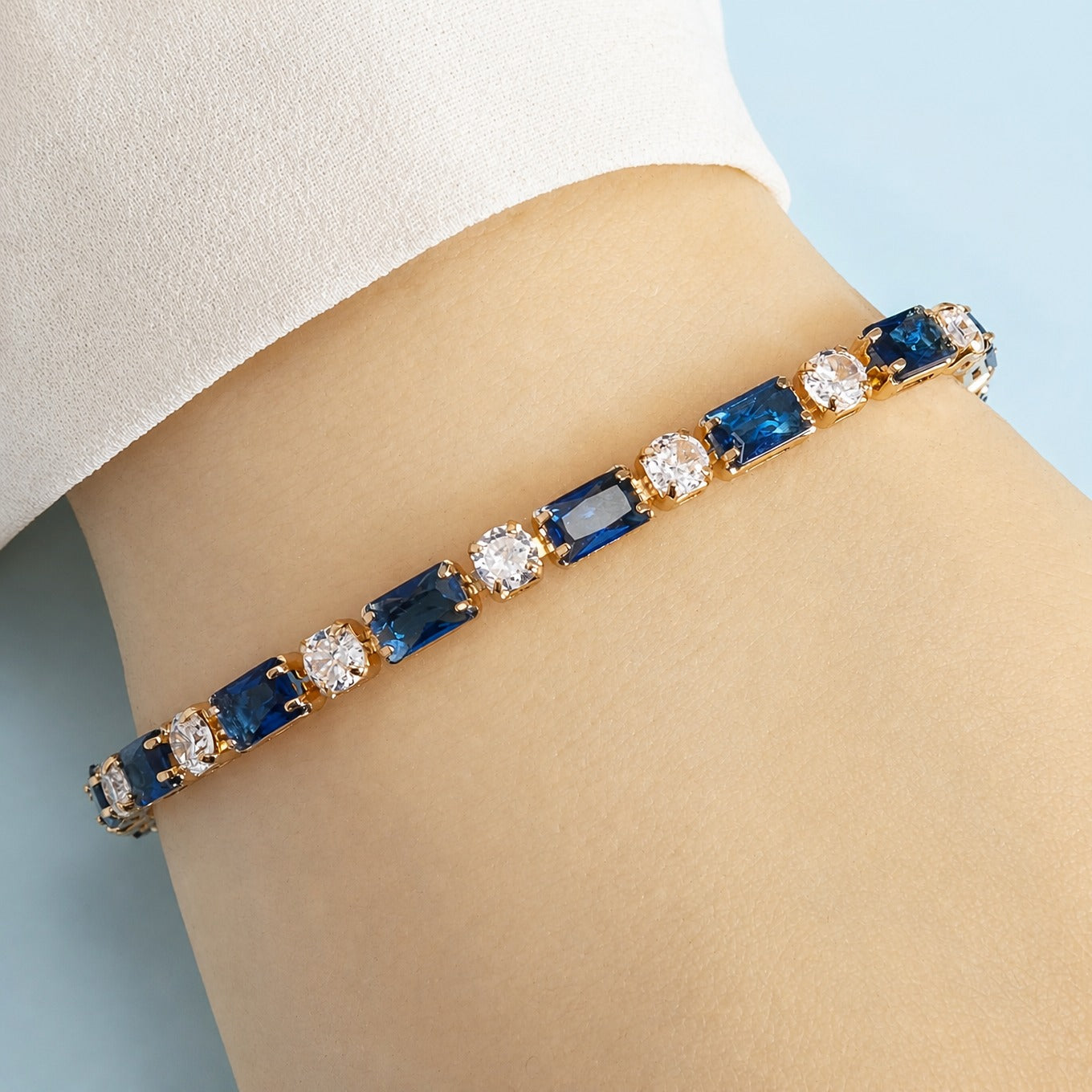 Elegantes Onyx-Gold-Armband